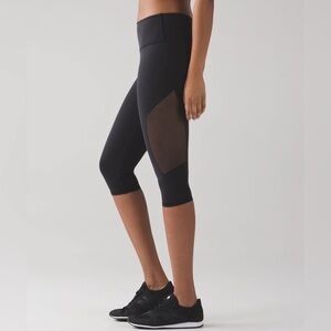 Lululemon Reveal Crop (15") size Small